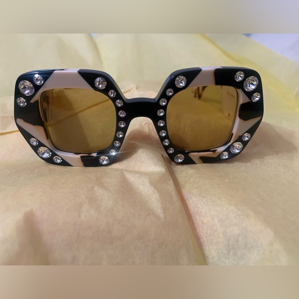 Gucci Black and Ivory Geometric Square Sunglasses with Diamond Detail